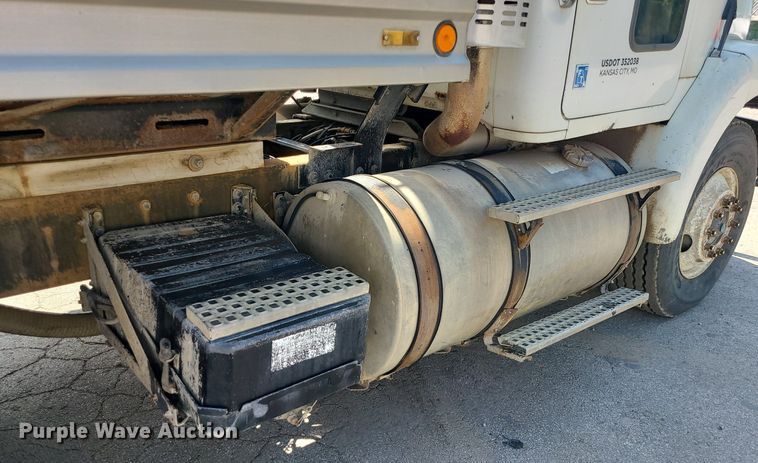 image for item LE9147 1998 Volvo WG  water truck