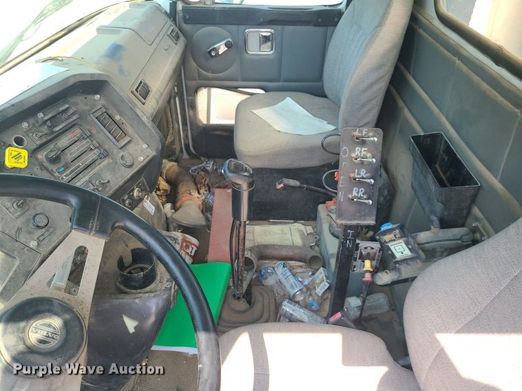 image for item LE9147 1998 Volvo WG  water truck