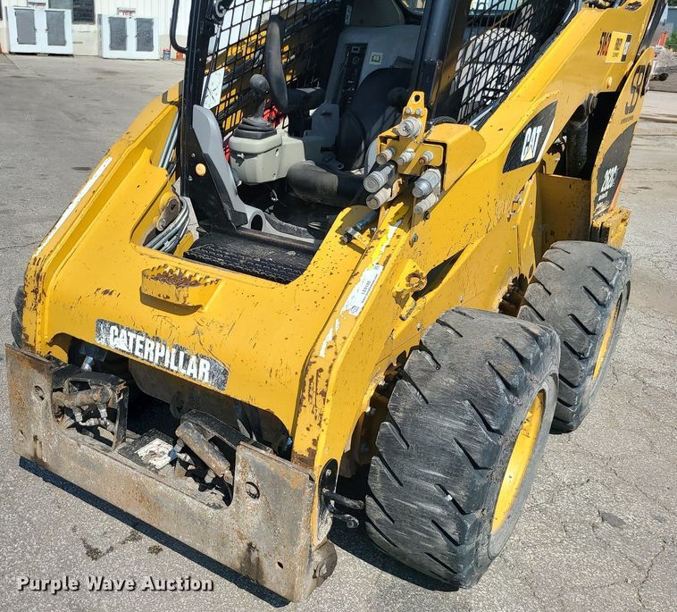 image for item LE9148 2013 Caterpillar 262C2  skid steer loader