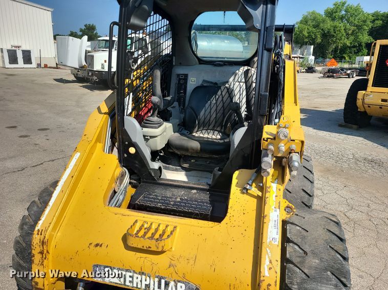 image for item LE9148 2013 Caterpillar 262C2  skid steer loader