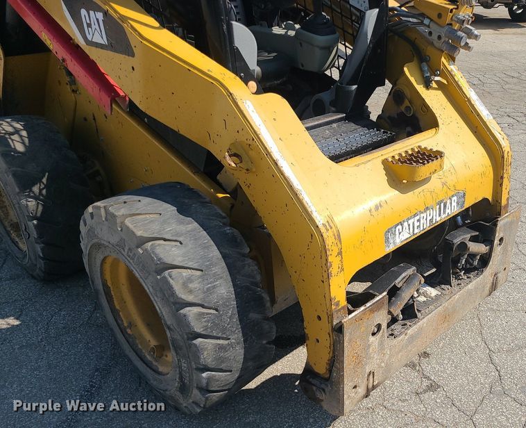 image for item LE9148 2013 Caterpillar 262C2  skid steer loader