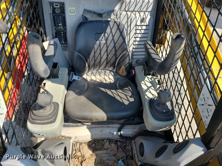 image for item LE9148 2013 Caterpillar 262C2  skid steer loader
