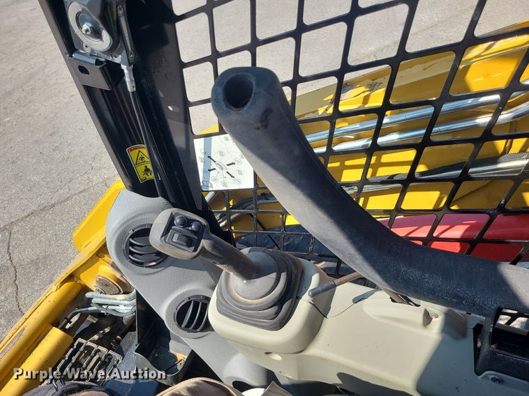image for item LE9148 2013 Caterpillar 262C2  skid steer loader