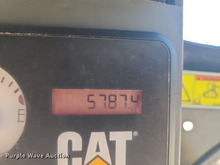 image for item LE9148 2013 Caterpillar 262C2  skid steer loader