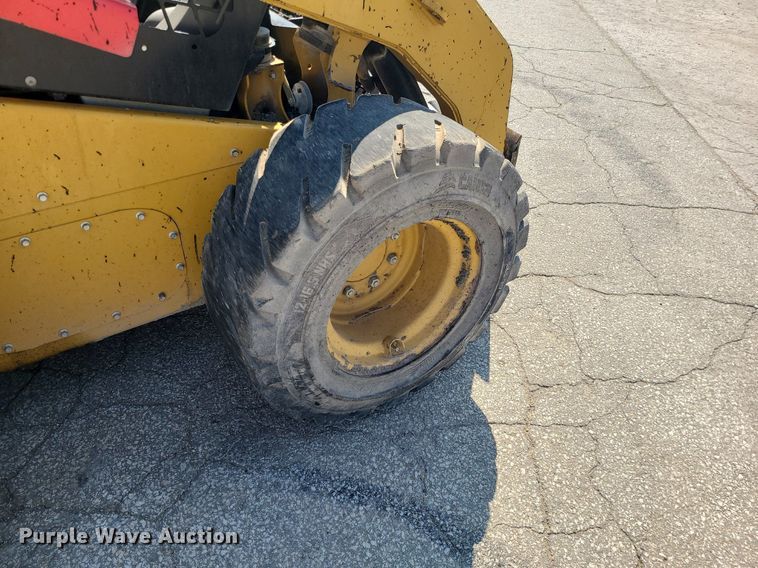 image for item LE9148 2013 Caterpillar 262C2  skid steer loader