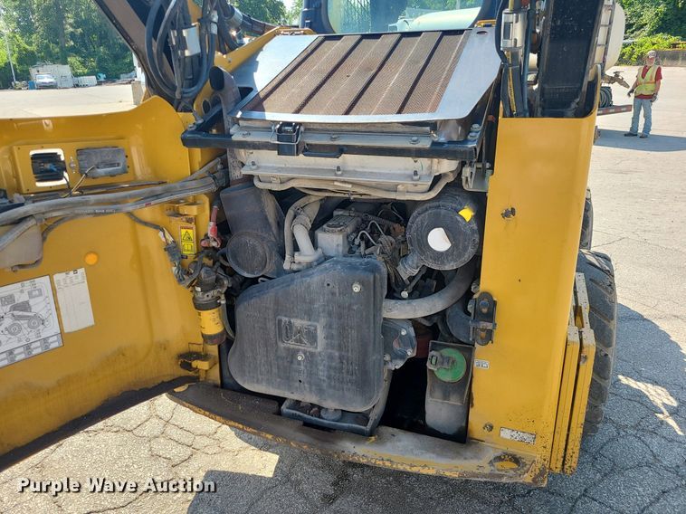 image for item LE9148 2013 Caterpillar 262C2  skid steer loader