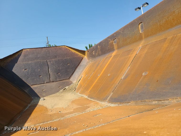 image for item LE9151 2005 Caterpillar 740  haul truck