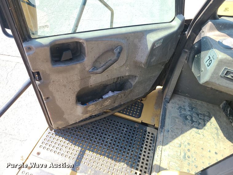 image for item LE9151 2005 Caterpillar 740  haul truck