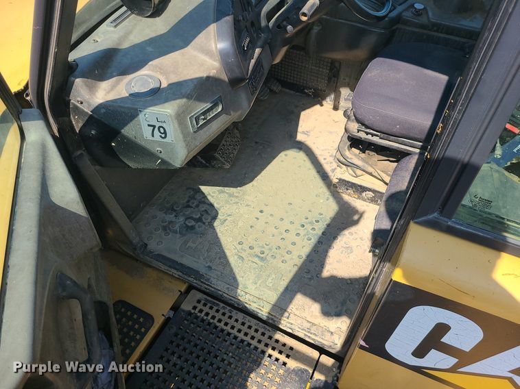 image for item LE9151 2005 Caterpillar 740  haul truck