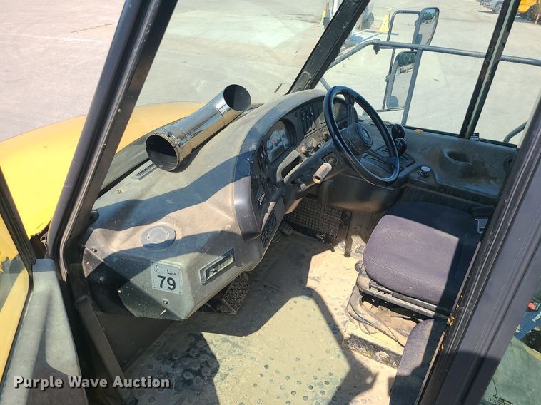 image for item LE9151 2005 Caterpillar 740  haul truck