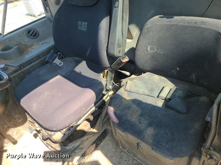 image for item LE9151 2005 Caterpillar 740  haul truck