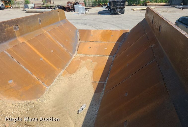 image for item LE9151 2005 Caterpillar 740  haul truck