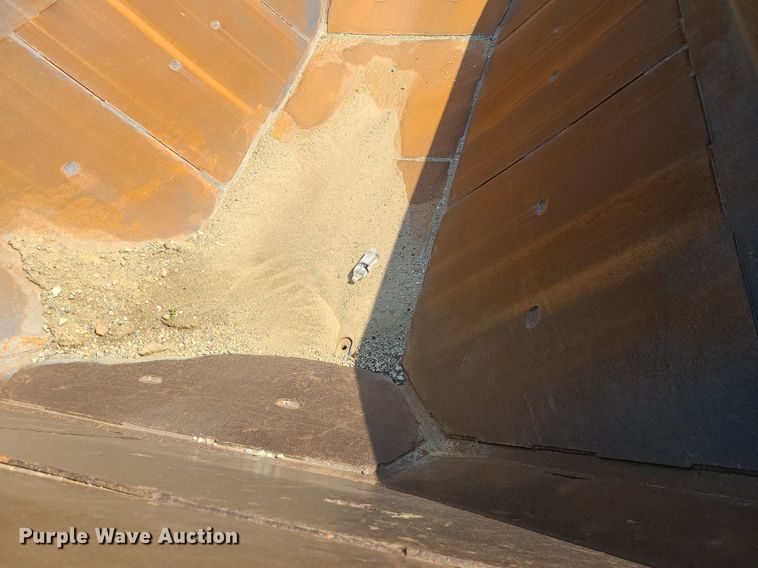 image for item LE9151 2005 Caterpillar 740  haul truck