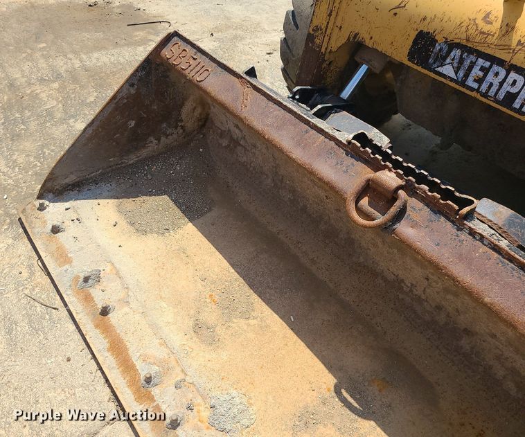 image for item LE9152 2008 Caterpillar 272C  skid steer loader