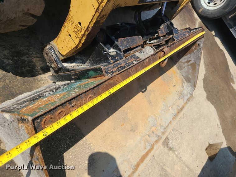 image for item LE9152 2008 Caterpillar 272C  skid steer loader