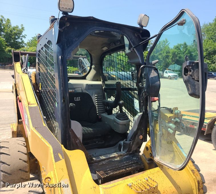 image for item LE9152 2008 Caterpillar 272C  skid steer loader