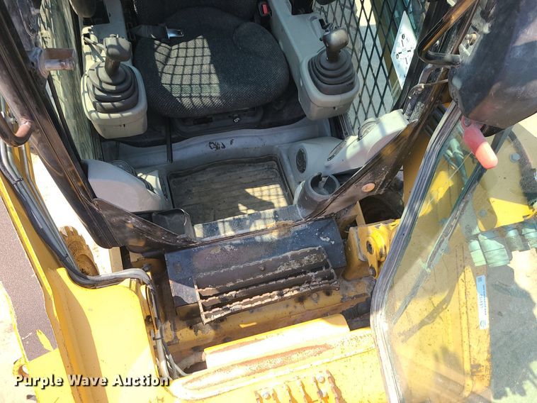 image for item LE9152 2008 Caterpillar 272C  skid steer loader