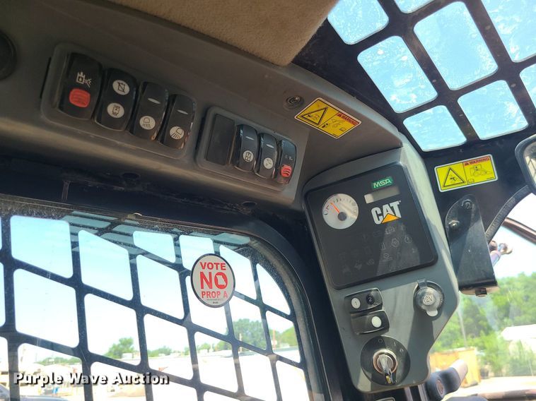 image for item LE9152 2008 Caterpillar 272C  skid steer loader