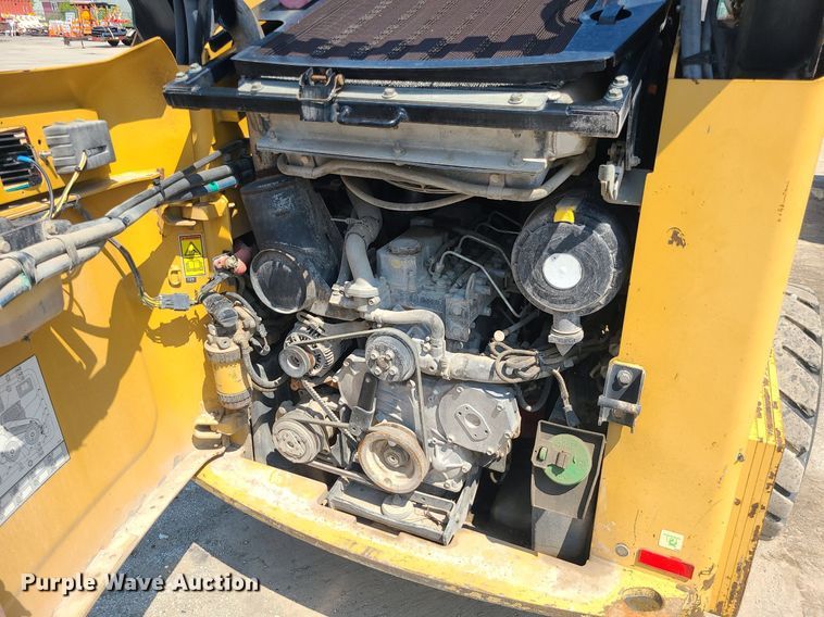image for item LE9152 2008 Caterpillar 272C  skid steer loader
