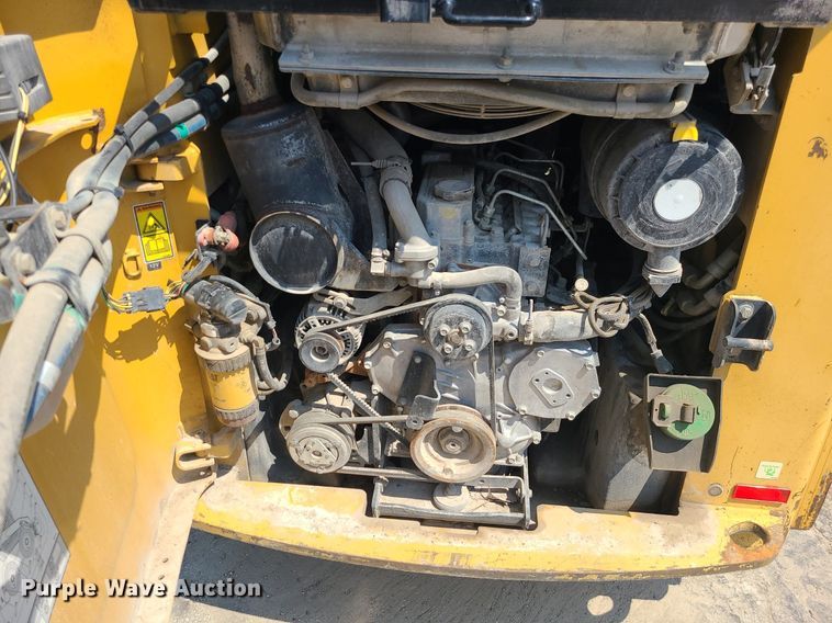image for item LE9152 2008 Caterpillar 272C  skid steer loader