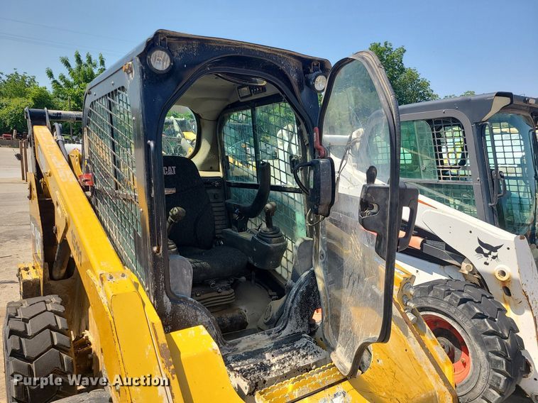 image for item LE9153 2014 Caterpillar 262D  skid steer loader