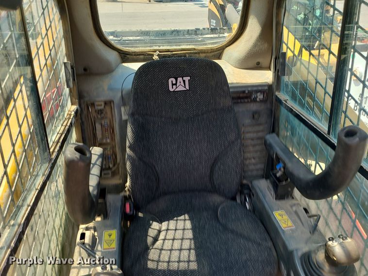 image for item LE9153 2014 Caterpillar 262D  skid steer loader