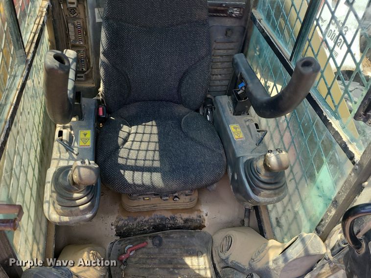 image for item LE9153 2014 Caterpillar 262D  skid steer loader