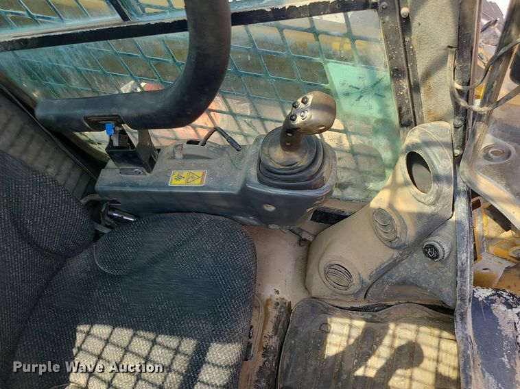 image for item LE9153 2014 Caterpillar 262D  skid steer loader