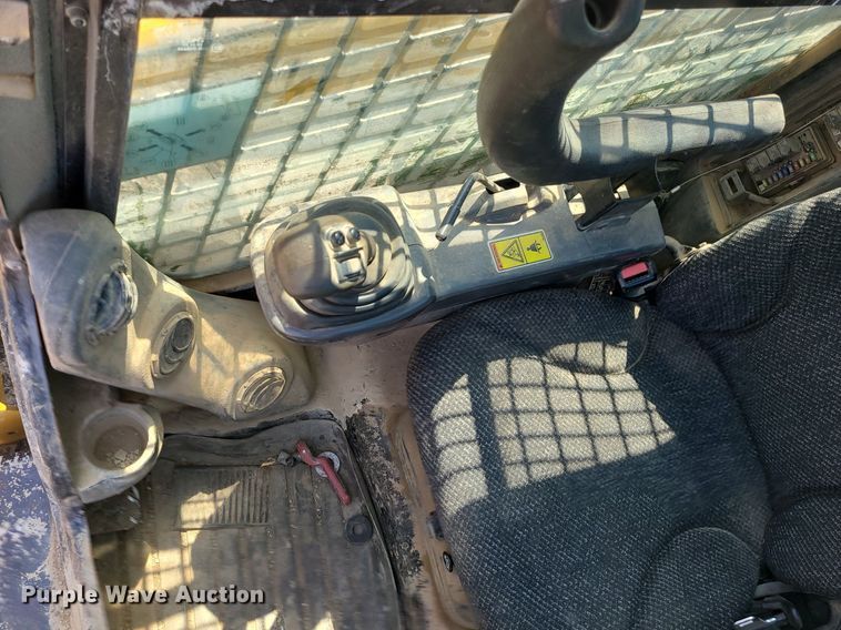 image for item LE9153 2014 Caterpillar 262D  skid steer loader