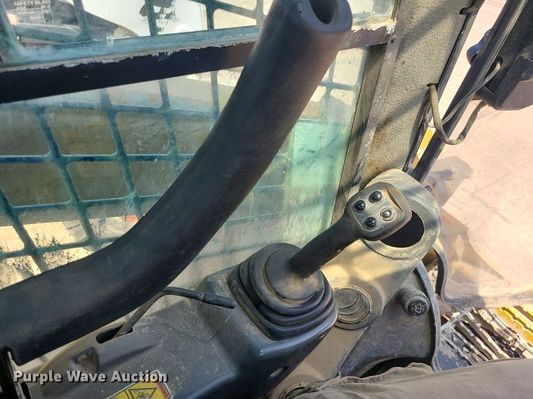 image for item LE9153 2014 Caterpillar 262D  skid steer loader