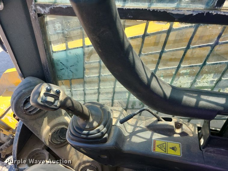 image for item LE9153 2014 Caterpillar 262D  skid steer loader