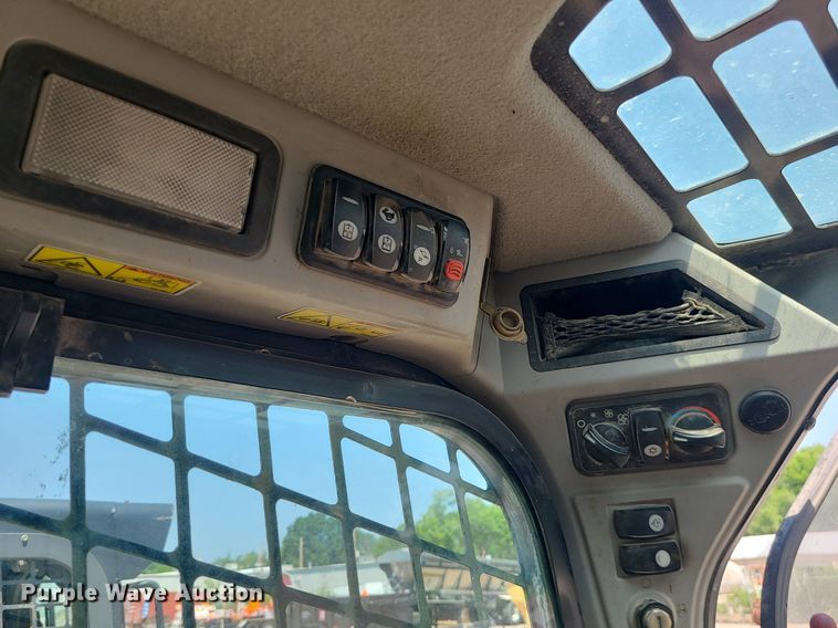 image for item LE9153 2014 Caterpillar 262D  skid steer loader