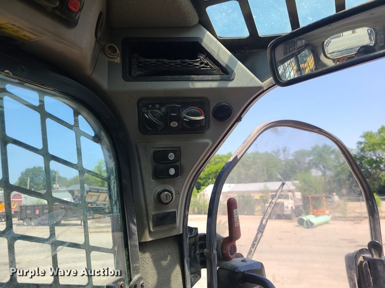 image for item LE9153 2014 Caterpillar 262D  skid steer loader