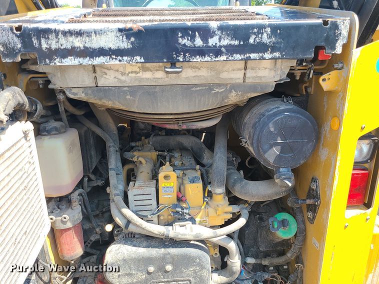 image for item LE9153 2014 Caterpillar 262D  skid steer loader