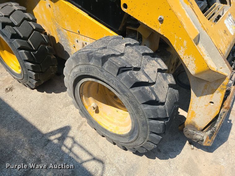 image for item LE9153 2014 Caterpillar 262D  skid steer loader