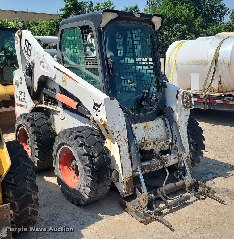 image for item LE9154 2013 Bobcat S770  skid steer loader