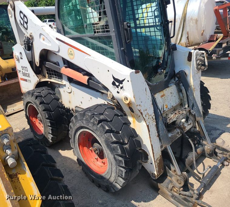 image for item LE9154 2013 Bobcat S770  skid steer loader