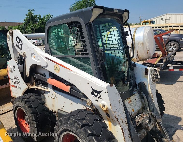 image for item LE9154 2013 Bobcat S770  skid steer loader