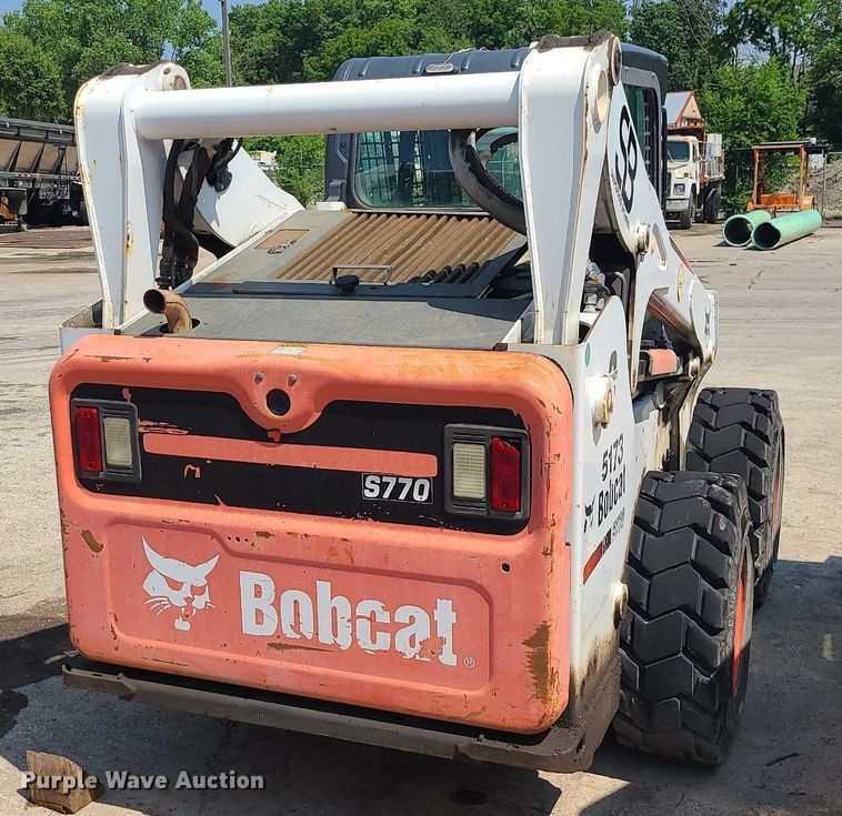 image for item LE9154 2013 Bobcat S770  skid steer loader