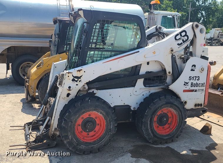 image for item LE9154 2013 Bobcat S770  skid steer loader