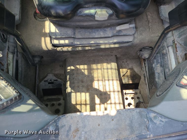 image for item LE9154 2013 Bobcat S770  skid steer loader