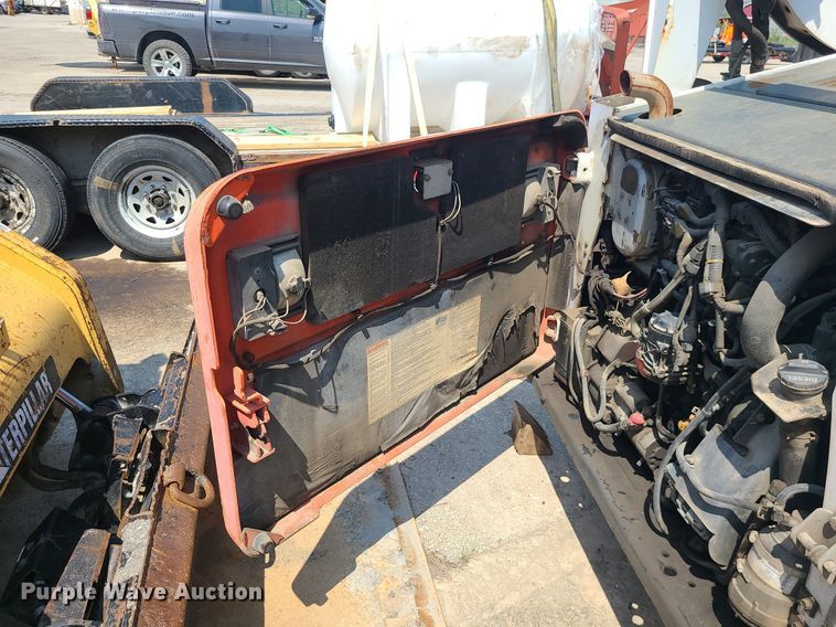 image for item LE9154 2013 Bobcat S770  skid steer loader