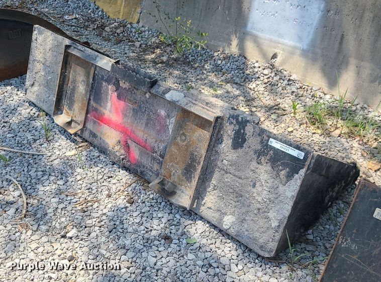 image for item LE9162 80"W skid steer bucket