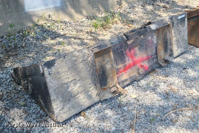 image for item LE9162 80"W skid steer bucket