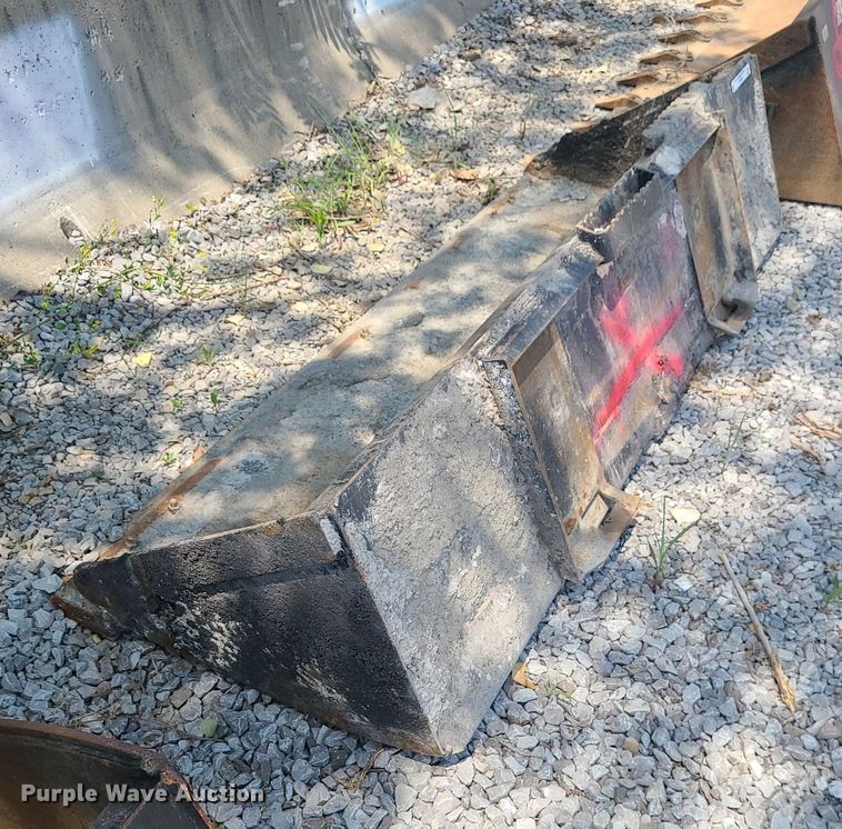 image for item LE9162 80"W skid steer bucket