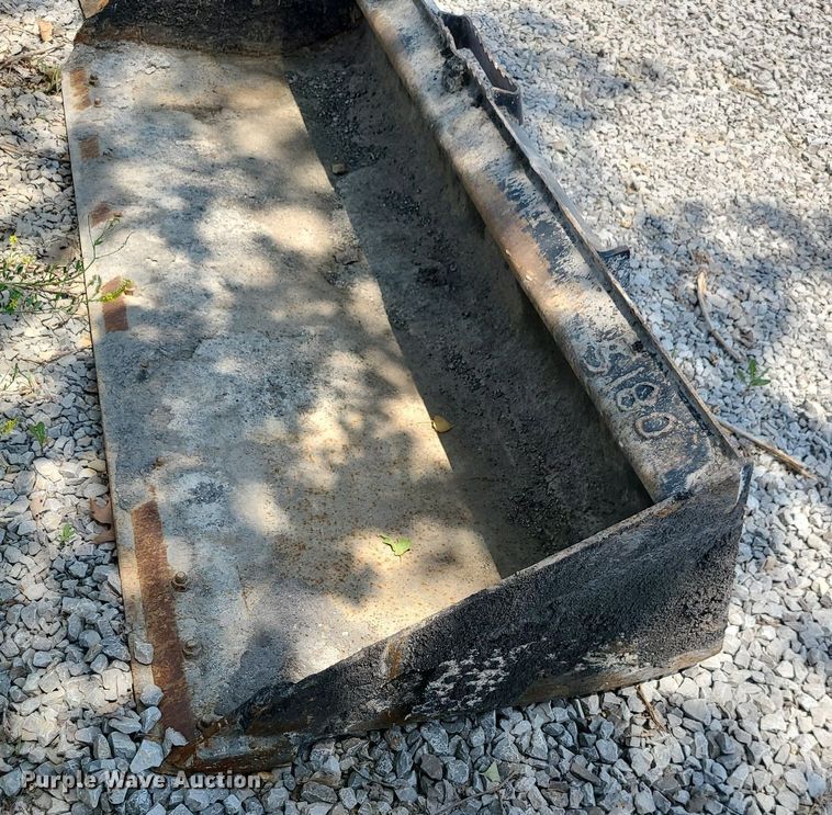 image for item LE9162 80"W skid steer bucket