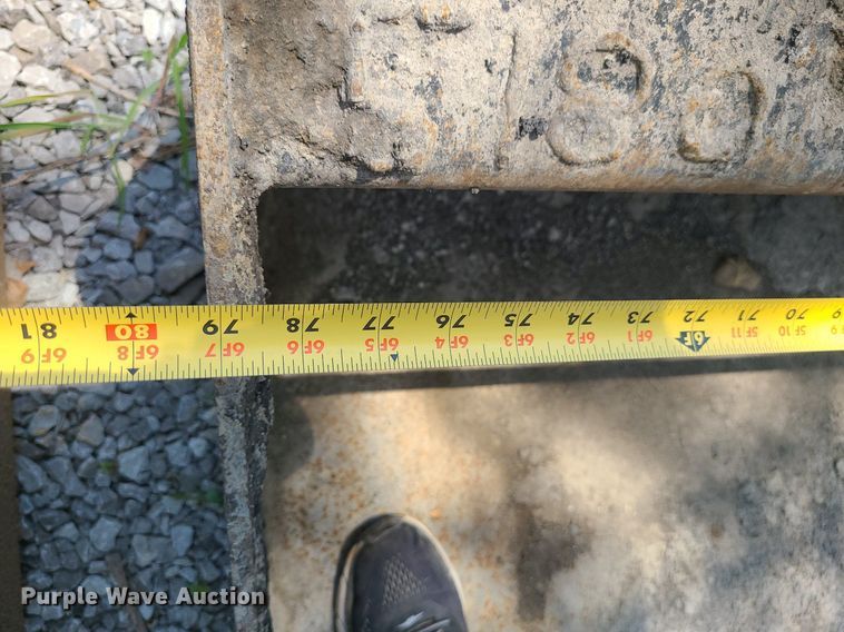 image for item LE9162 80"W skid steer bucket