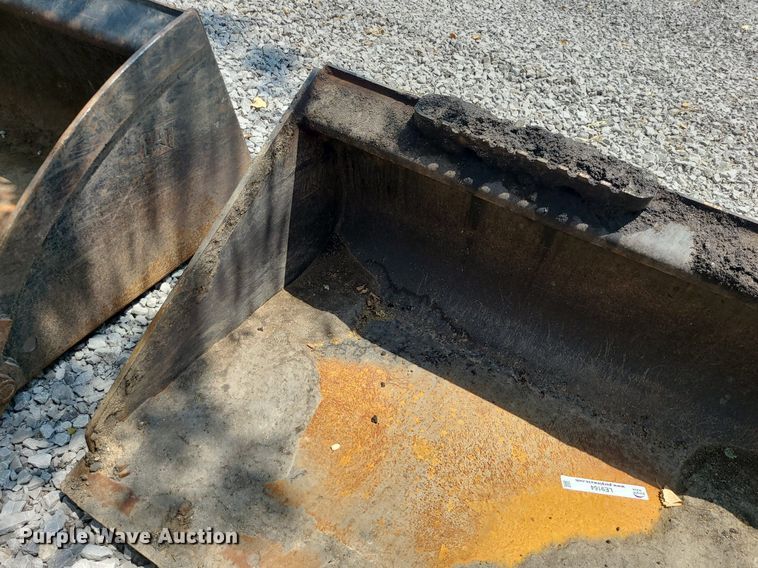 image for item LE9164 76"W skid steer bucket