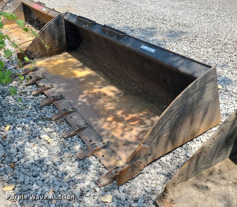 image for item LE9165 86"W skid steer bucket