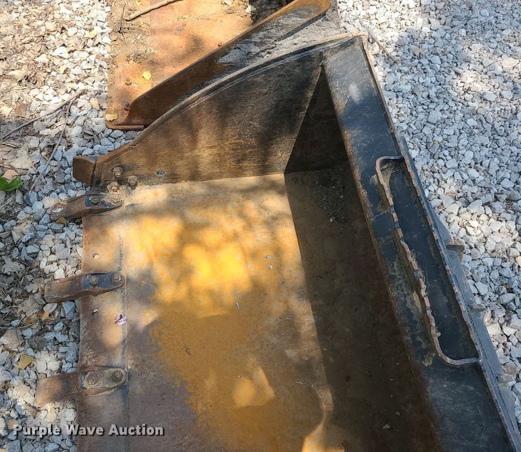 image for item LE9165 86"W skid steer bucket